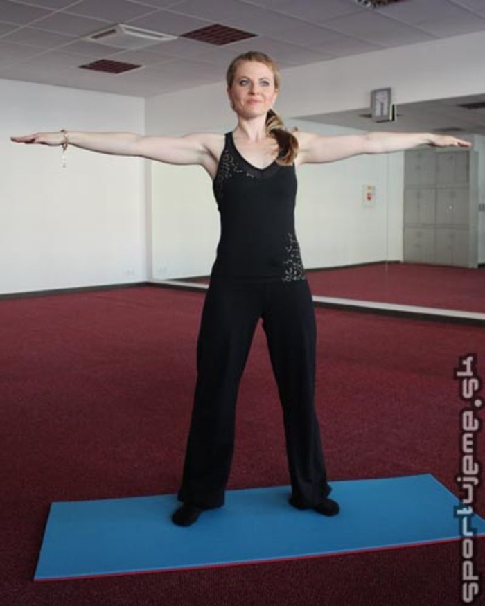 Pilates abeceda - Otáčanie chrbtice v stoji (Spine twist)